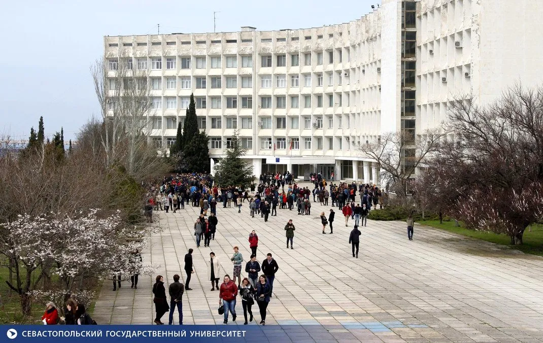 В Севастополе 500 студентам ищут новую крышу над головой