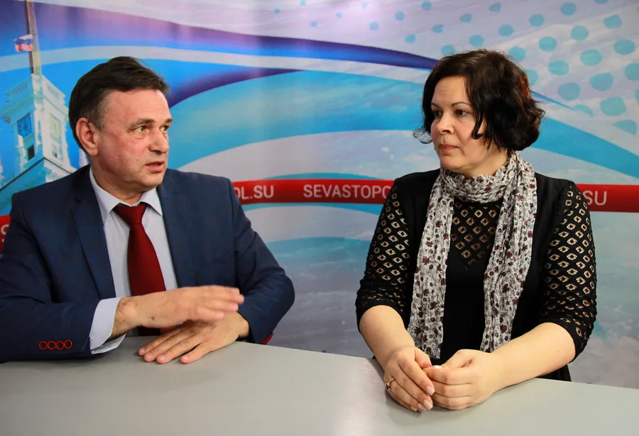 «Почти полдень»: Анализ социальных медиа от докторов наук