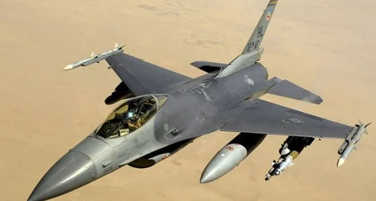 Авиация Ирака ударила по командованию ИГИЛ в Сирии...