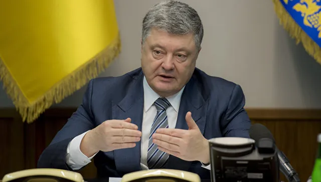 Киев победит в Донбассе не только военными средствами, заявил Порошенко