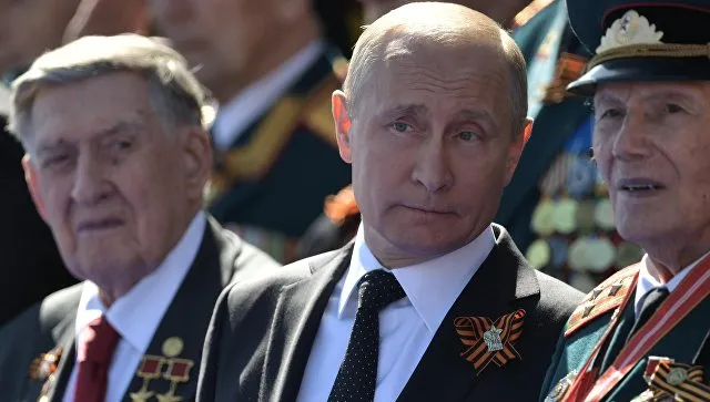 Путин вступился за ветерана, которого после парада попыталась увести охрана