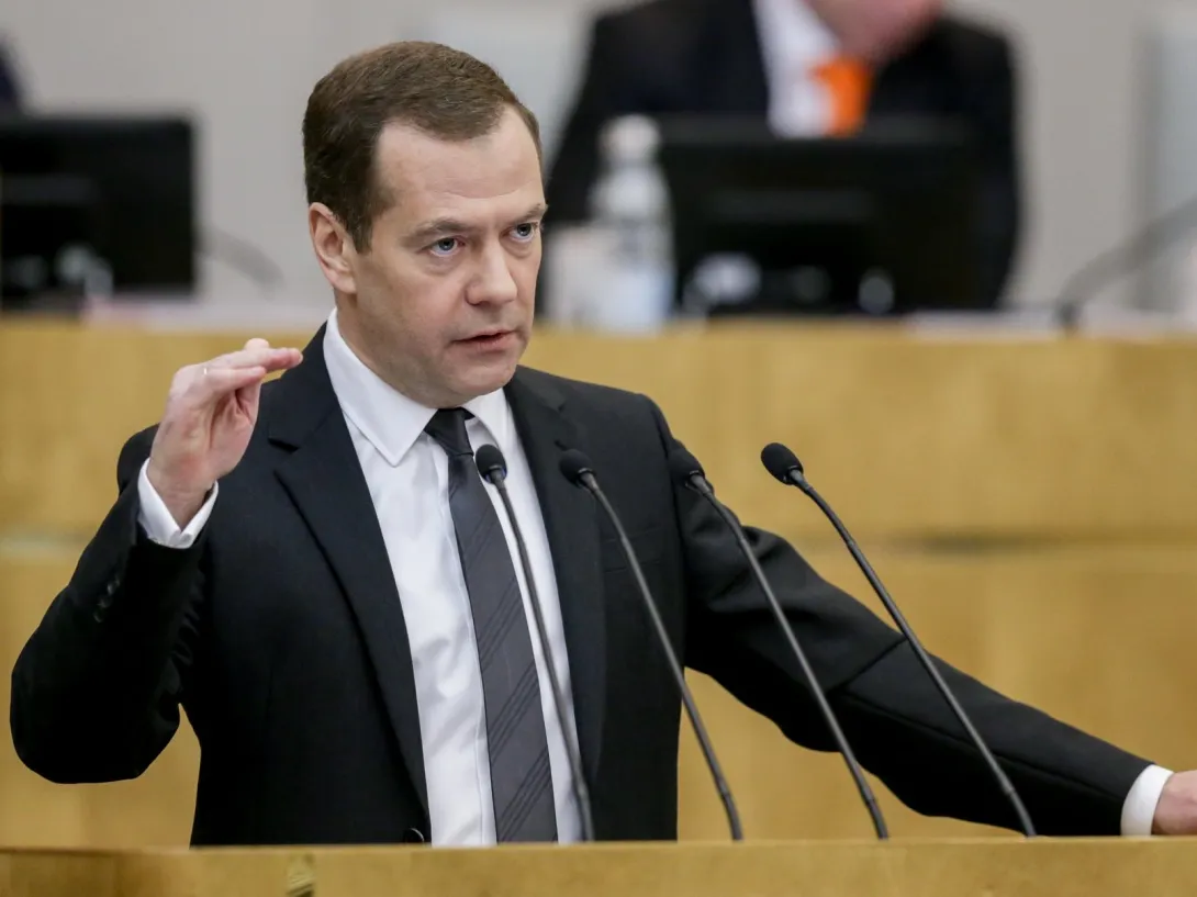 Медведев объяснил необходимость повышения пенсионного возраста