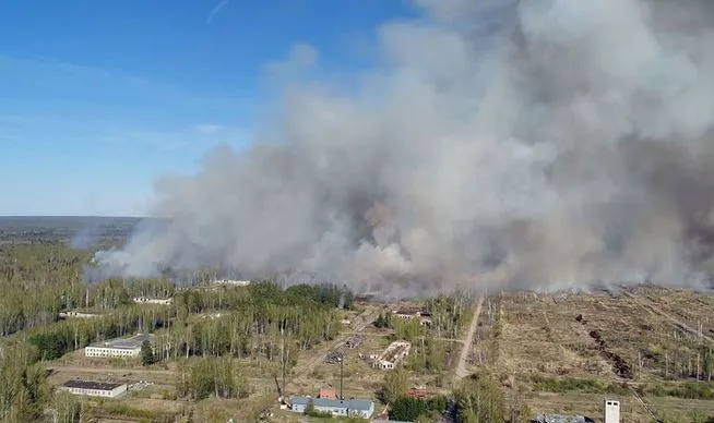 Авиация продолжила тушение пожара на складе со снарядами в Удмуртии