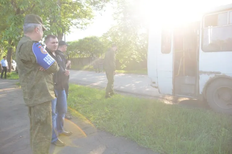 Двое детей пострадали при подрыве автобуса в Дебальцево