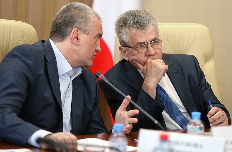 Академия наук пришла на помощь к Аксёнову