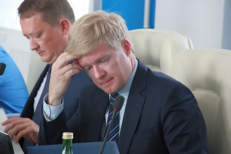 Недоверие Пономарёву и вопросы на миллиарды