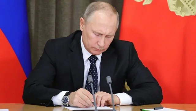 Путин подписал закон о контрсанкциях