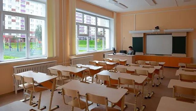 В Приморье учителю объявили взыскание за вручение грамот с гербом Украины