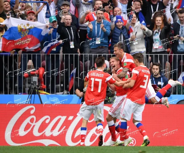 Сборная России выиграла в матче открытия чемпионата мира по футболу