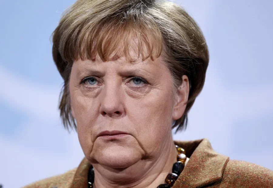 Опрос: Каждый второй немец выступил за отставку канцлера Меркель 