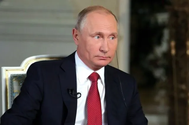 Путин поручил упростить получение иностранцами вида на жительство в РФ