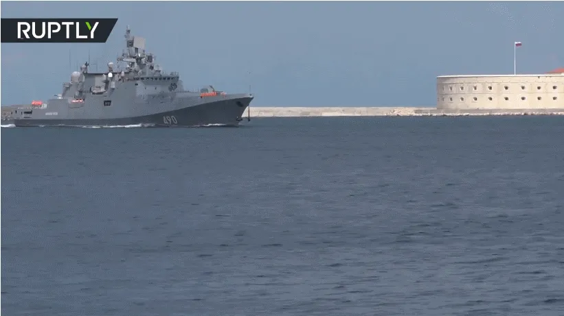 В Севастополь от сирийских берегов вернулся ракетный фрегат «Адмирал Эссен» 