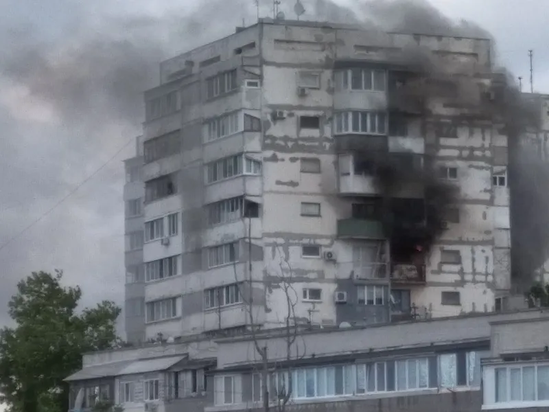 На проспекте Острякова в Севастополе горит многоэтажка