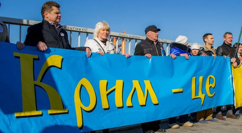 Лишь Украина паразитирует на статусе Крыма