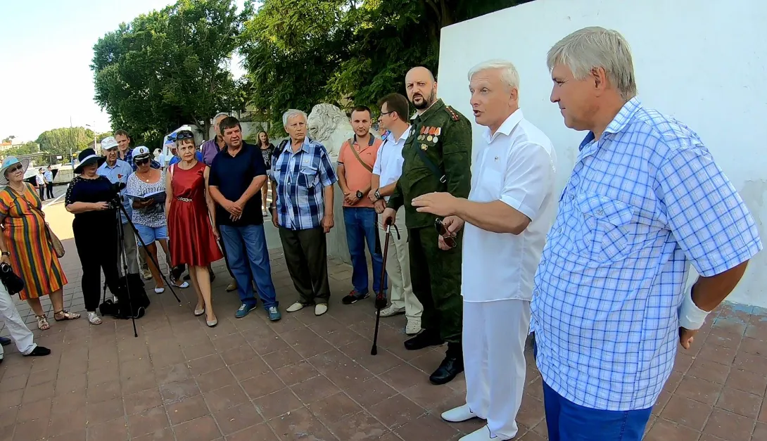 В Севастополе защитники Графской проверили следы «украинской метки» 