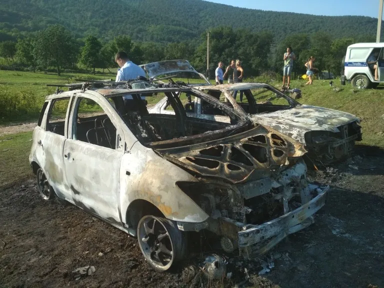 МВД расследует поджог трех авто в военно-патриотическом лагере под Севастополем