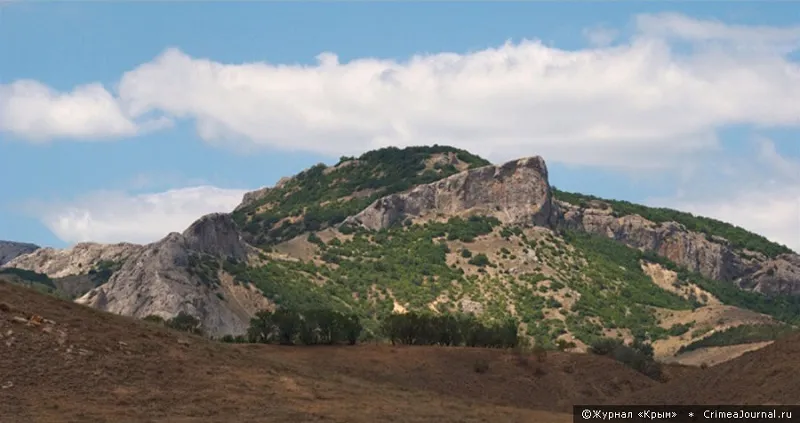 Петербурженка застряла на скале возле Судака