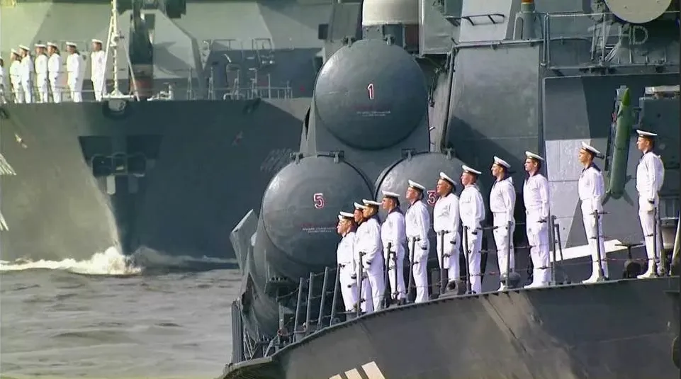 Корабль-робот впервые принял участие в Главном военно-морском параде