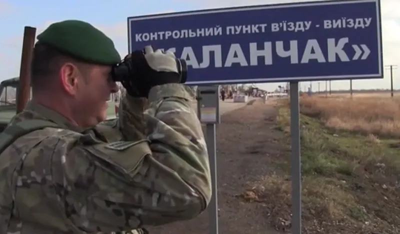 Украинские пограничники издеваются над согражданами, которые хотят в Крым
