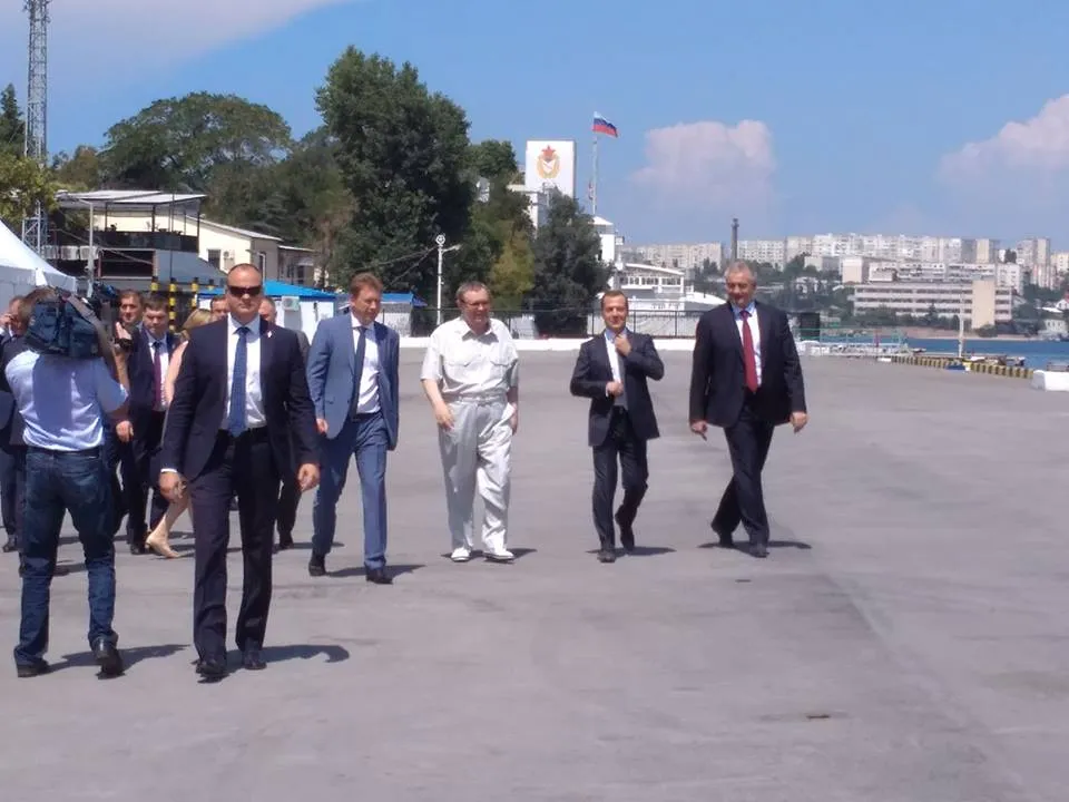 Медведев открыл морское сообщение между Севастополем и Ялтой