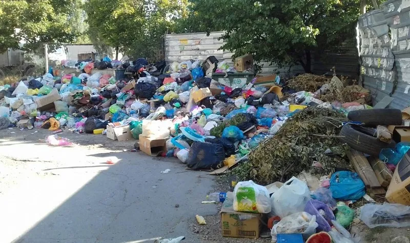 Замглавы администрации Симферополя уволен из–за мусора