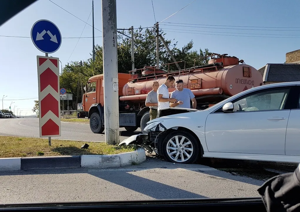 Авария на "огурце": утреннее ДТП на 5-м километре в Севастополе вызвало большой затор