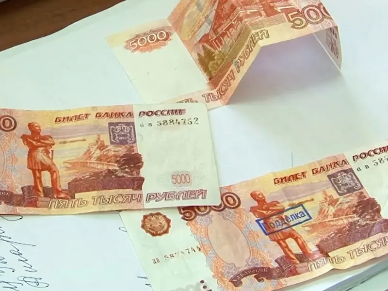 Пара крымчан сбывала на рынках фальшивые 5000 рублей