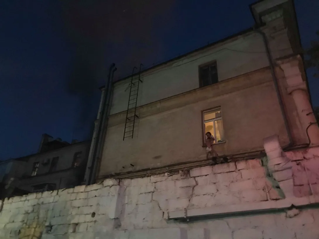 Фотофакт: как люди спасались из окон на пожаре в Севастополе
