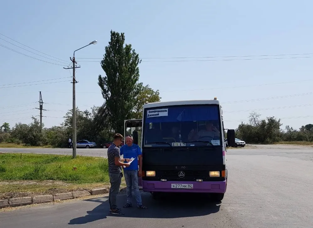 Массовые проверки междугородних автобусов начались в Крыму