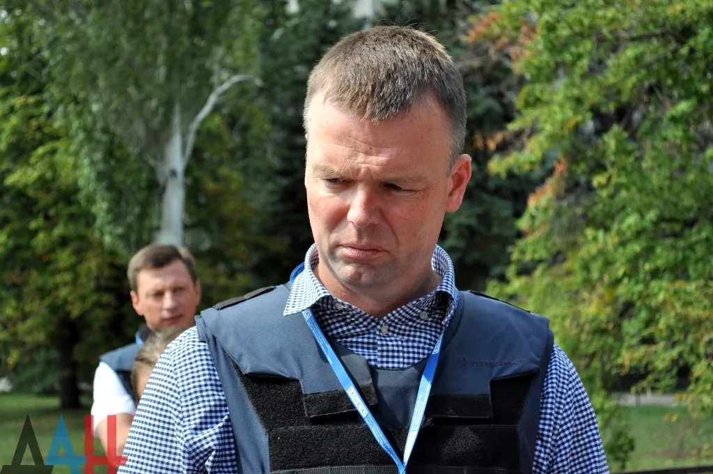 Хуг приехал в Донецк и встретился с представителями ДНР в СЦКК