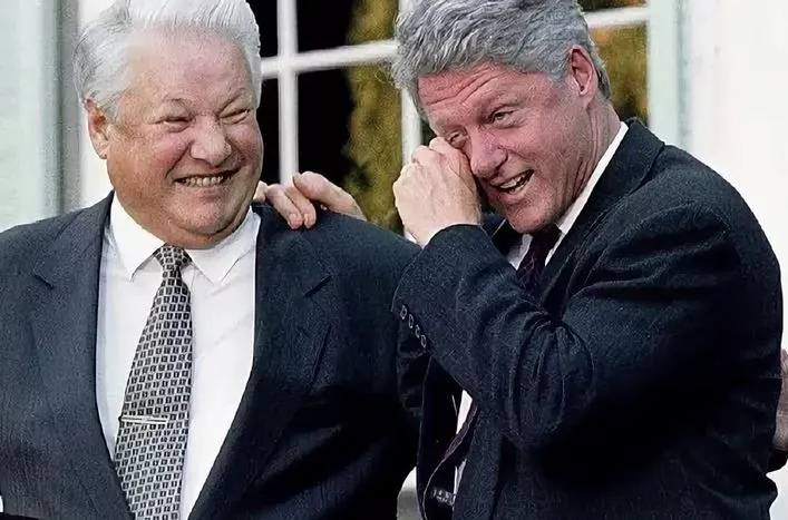 Путин, ядерный чемоданчик, коммунисты и женщины: что обсуждали Борис Ельцин и Билл Клинтон