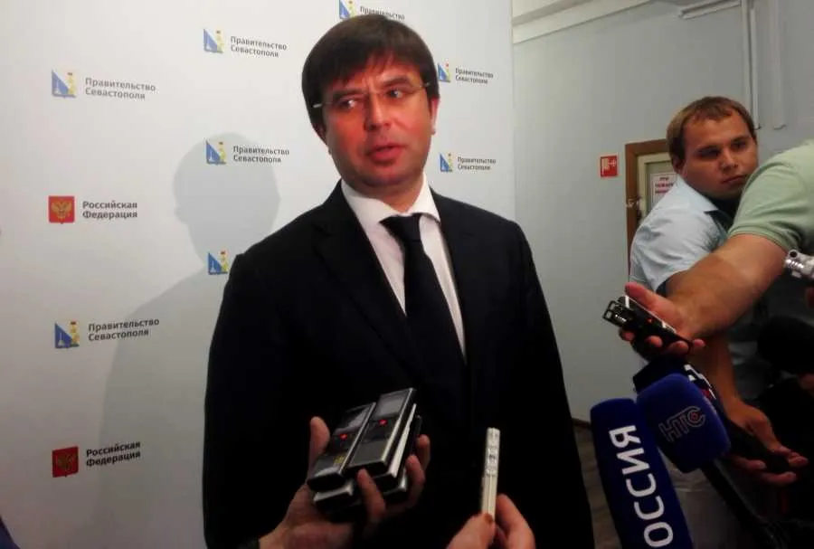 Директор горздрава Севастополя будет обсуждать свои действия с общественниками