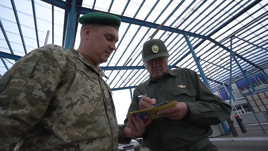 Пограничники Крыма устали отбиваться от щедрых предложений украинцев
