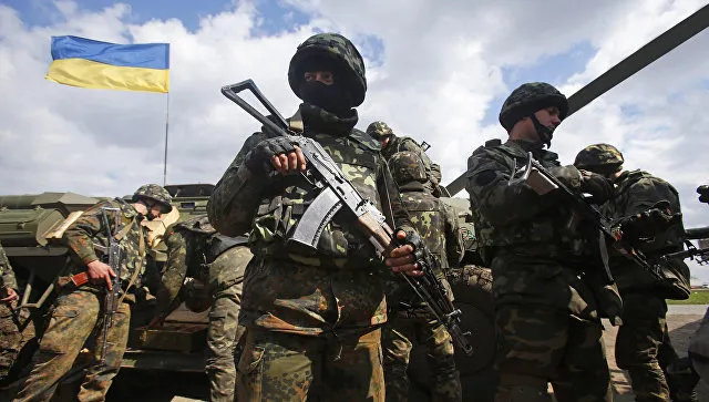 Украинские военные заявили о 28 обстрелах в Донбассе за сутки