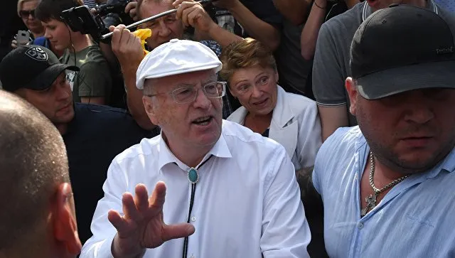 Полиция начала проверку после потасовки с Жириновским на митинге в Москве