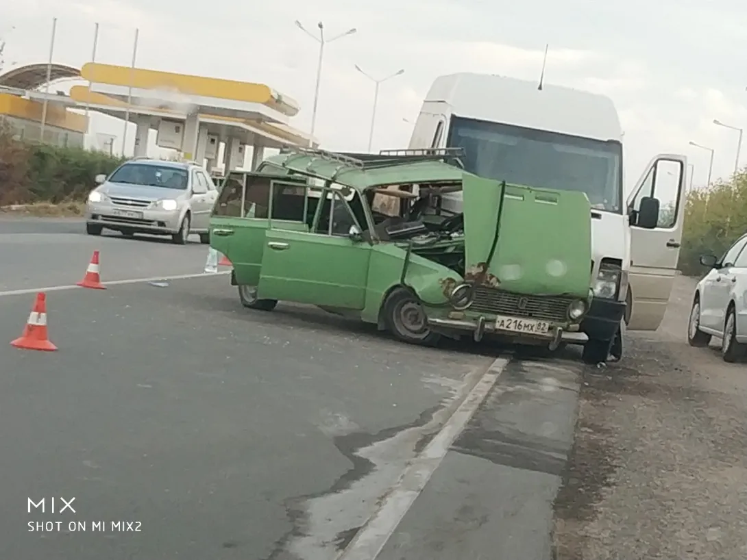 В ДТП под Саками чудом выжил водитель разбитого всмятку «Жигули»