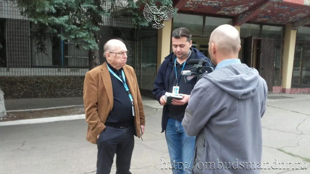 Представитель ОБСЕ Тони Фриш посетил исправительные колонии в Торезе и Снежном