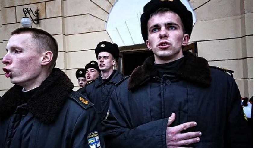 Курсанта, завывавшего в Севастополе «Ще не вмерлу», отправили противостоять России на Азове 