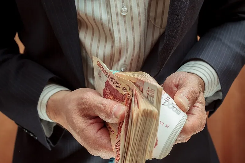 Будет меньше взяточников: в Крыму оценили повышение зарплат чиновникам