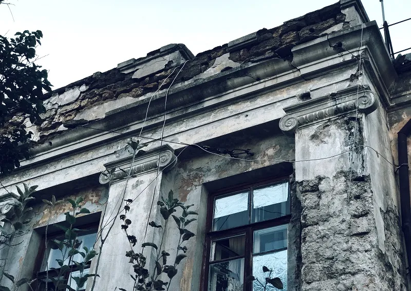 В Севастополе пообещали переселить жителей брошенного дома