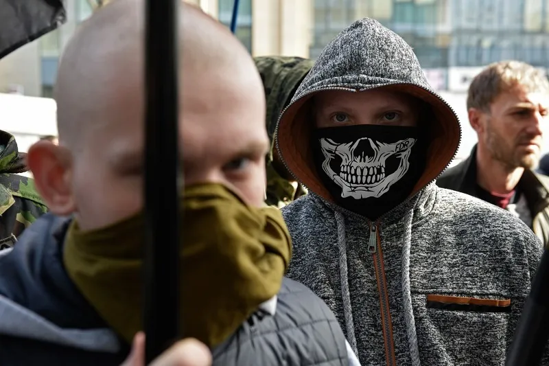 Они там власть: радикалы на Украине разнесли кафе из-за Крыма