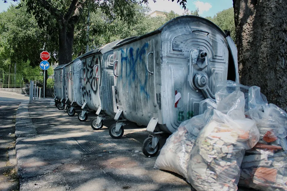 Бездарную уборку мусора в Севастополе заткнут большими деньгами