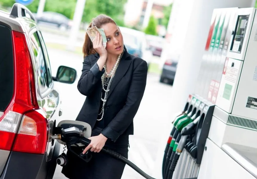 В сети появился странный документ от нефтетрейдера с ценой бензина в 100 рублей