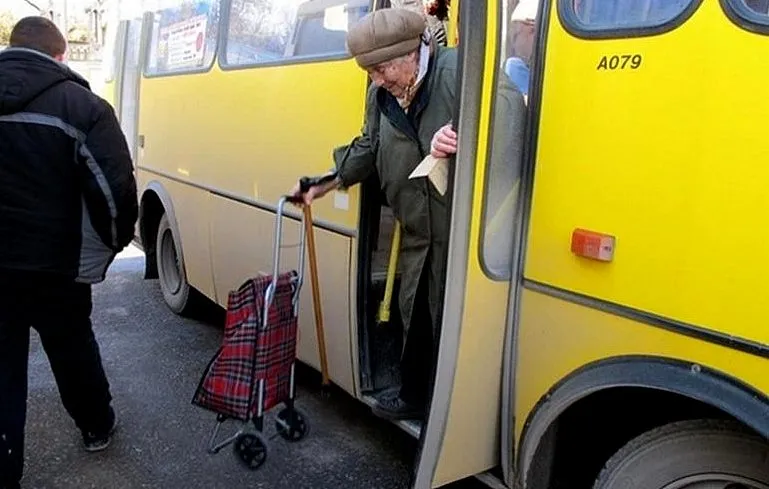Пенсионеры могут ездить в автобусах Севастополя бесплатно
