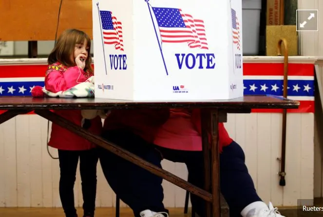 Опрос: более половины американцев готовы проголосовать за демократов