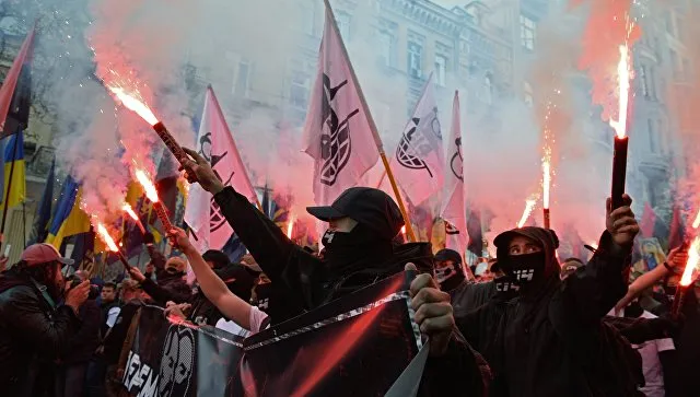 В Киеве радикалы разгромили офис Медведчука