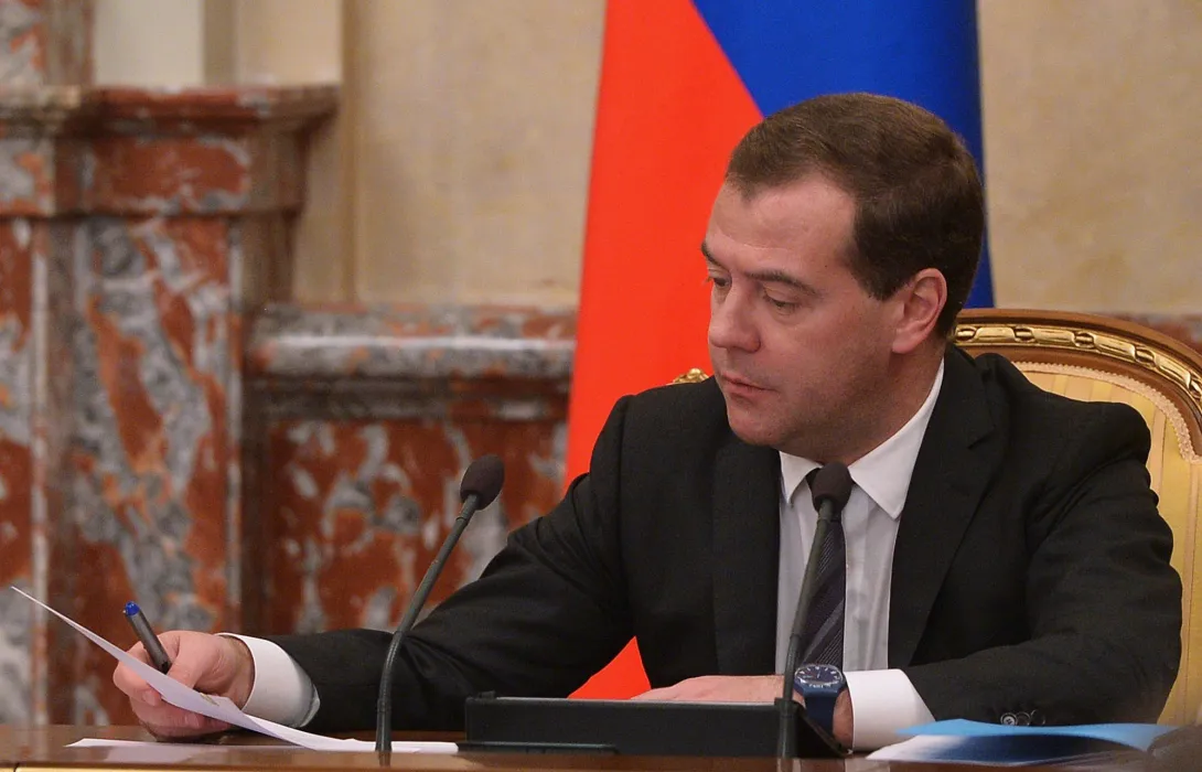 Медведев поручил подготовить план сокращения ГУП до 1 февраля
