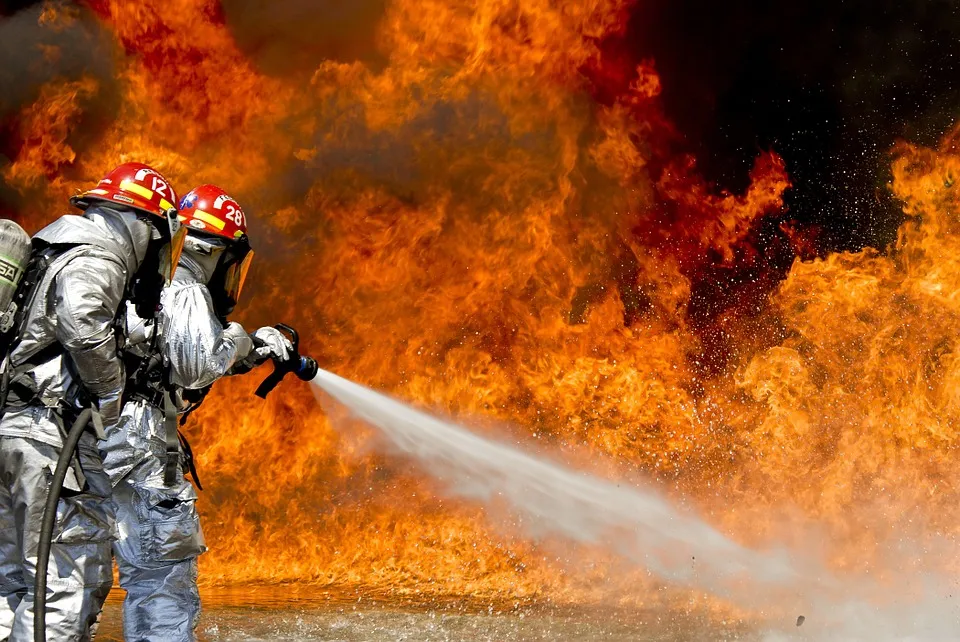 I'm a firefighter: власти Севастополя готовы преподать урок Калифорнии 