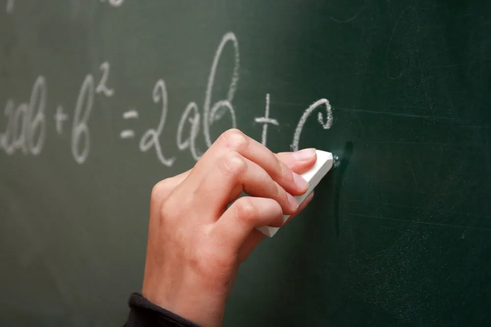 Рособрнадзор: Половина учителей не справились с работой по математике 
