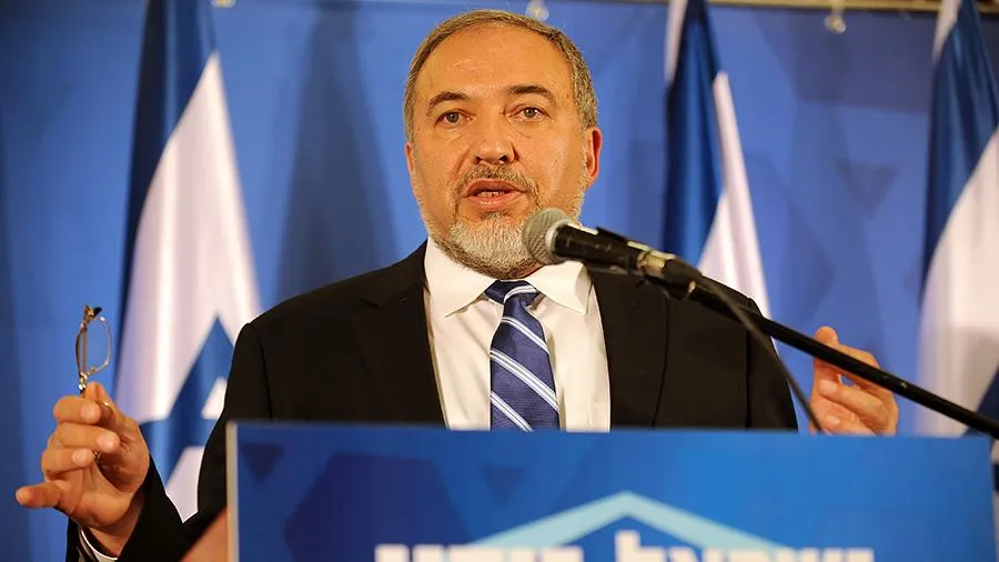 Глава Минобороны Израиля Либерман ушел в отставку